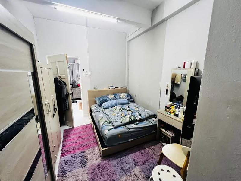 2.5-storey Terraced House for Sale in Taman Desa Karunmas (Balakong) - Wan Hilmi - Bedroom - PropertyGuru.com.my