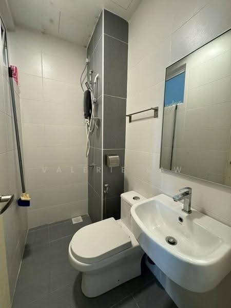 Kediaman Servis untuk Dijual di Twin Danga Residence - Valerie Saw - Bathroom - PropertyGuru.com.my