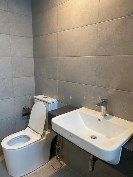 Kondominium untuk Dijual di Waterside Residence - Mocole Lee - Bathroom - PropertyGuru.com.my