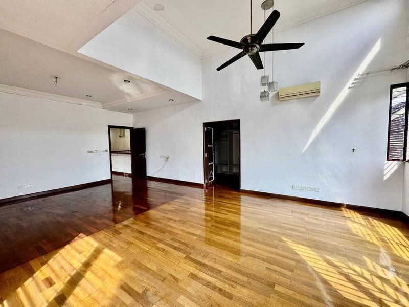 2-storey Terraced House for Sale in Bukit Jelutong (Shah Alam) - Nur Alia Omar - Living Room - PropertyGuru.com.my