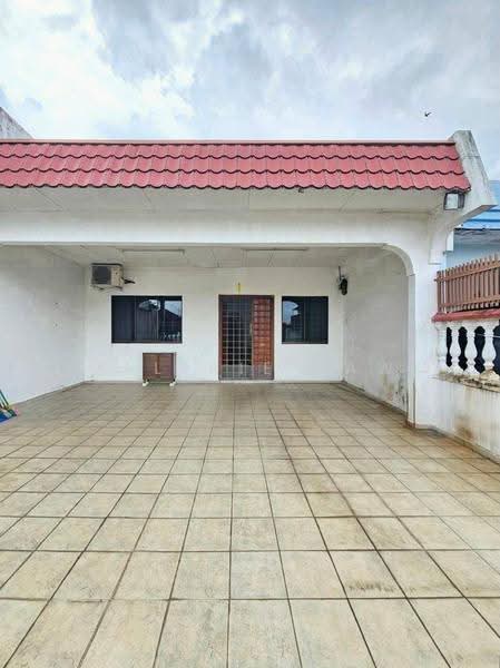 Rumah Teres 1-Tingkat untuk Dijual di Taman Johor Jaya (Johor Bahru) - Valerie Saw - Exterior - PropertyGuru.com.my