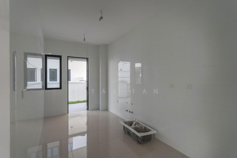 Semi-Detached House for Sale in Setia Eco Park (Setia Alam) - Vitas Tan - Kitchen - PropertyGuru.com.my