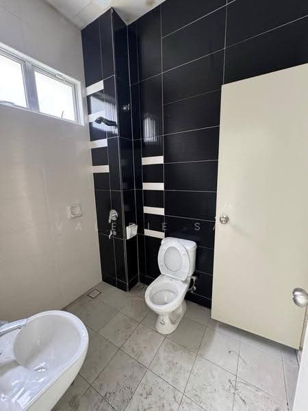Rumah Kluster untuk Dijual di Taman Kempas Utama (Tebrau) - Valerie Saw - Bathroom - PropertyGuru.com.my