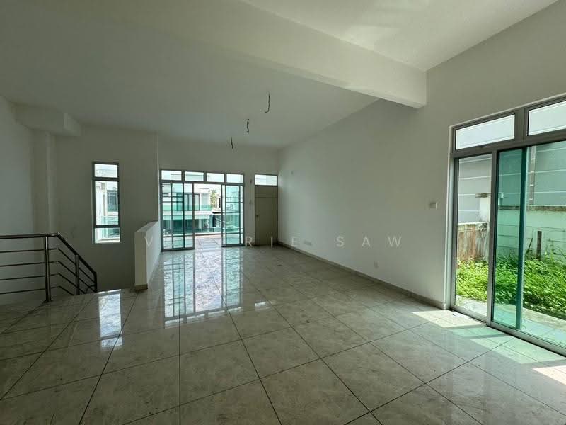 Rumah Kluster untuk Dijual di Taman Kempas Utama (Tebrau) - Valerie Saw - Living Room - PropertyGuru.com.my