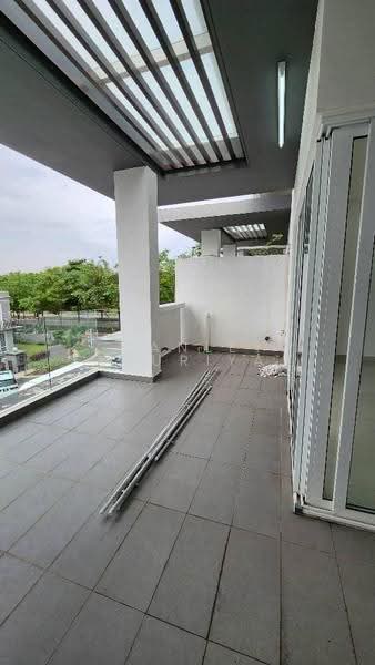 Rumah Teres 3-Tingkat untuk Dijual di Taman Putra Prima (Puchong) - Stanley Savuriyar - Balcony - PropertyGuru.com.my