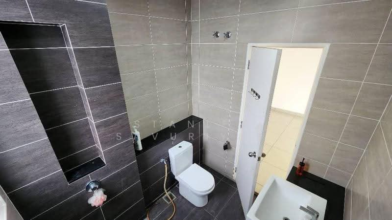 Rumah Teres 3-Tingkat untuk Dijual di Taman Putra Prima (Puchong) - Stanley Savuriyar - Bathroom - PropertyGuru.com.my