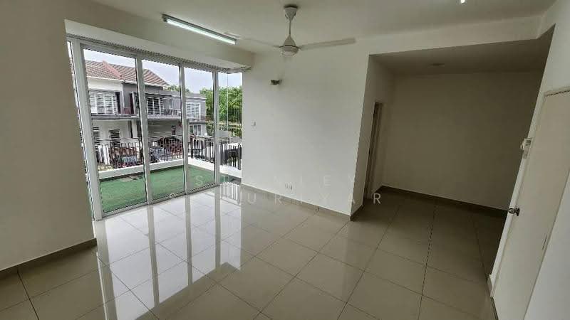 Rumah Teres 3-Tingkat untuk Dijual di Taman Putra Prima (Puchong) - Stanley Savuriyar - Living Room - PropertyGuru.com.my