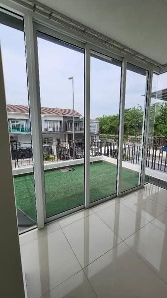 Rumah Teres 3-Tingkat untuk Dijual di Taman Putra Prima (Puchong) - Stanley Savuriyar - Balcony - PropertyGuru.com.my