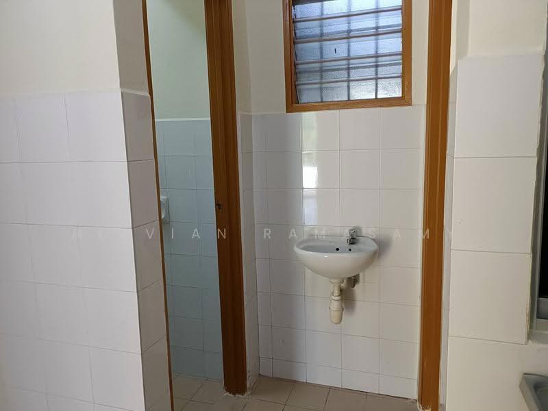 2-storey Terraced House for Rent in Taman Putra Perdana (Puchong) - Alavian Ramasamy - Bathroom - PropertyGuru.com.my