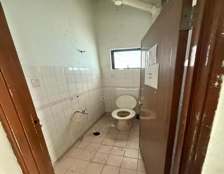 Shop / Office untuk Disewa di TTDI Jaya (Shah Alam) - Eric Yap - Bathroom - PropertyGuru.com.my