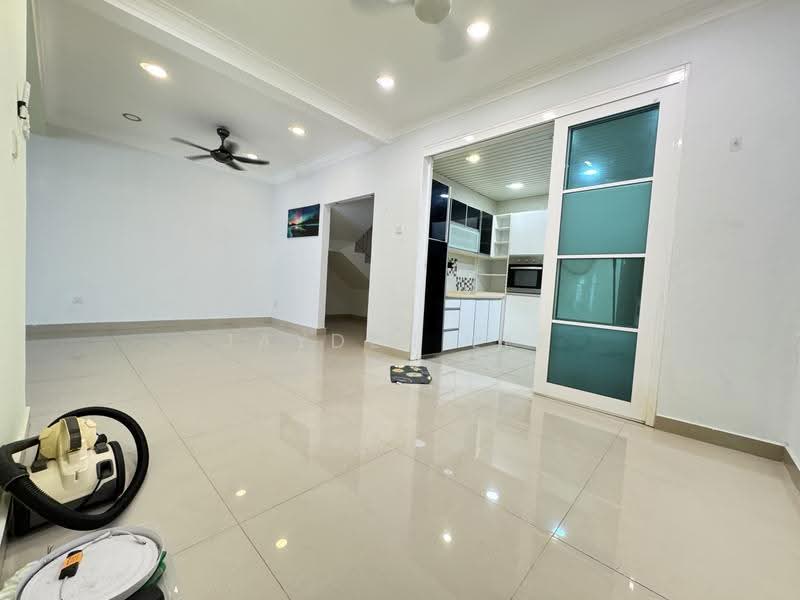 Rumah Teres 2-Tingkat untuk Dijual di Taman Wawasan (Puchong) - Jayden Lee - Living Room - PropertyGuru.com.my