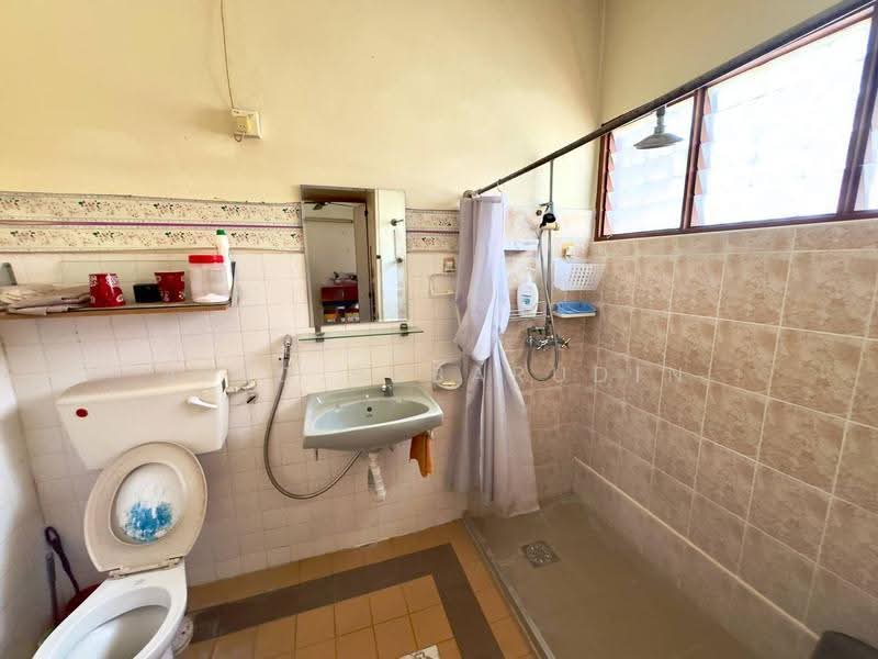 2-storey Terraced House for Sale in Taman Mega Jaya (Ampang) - Abid Sabarudin - Bathroom - PropertyGuru.com.my