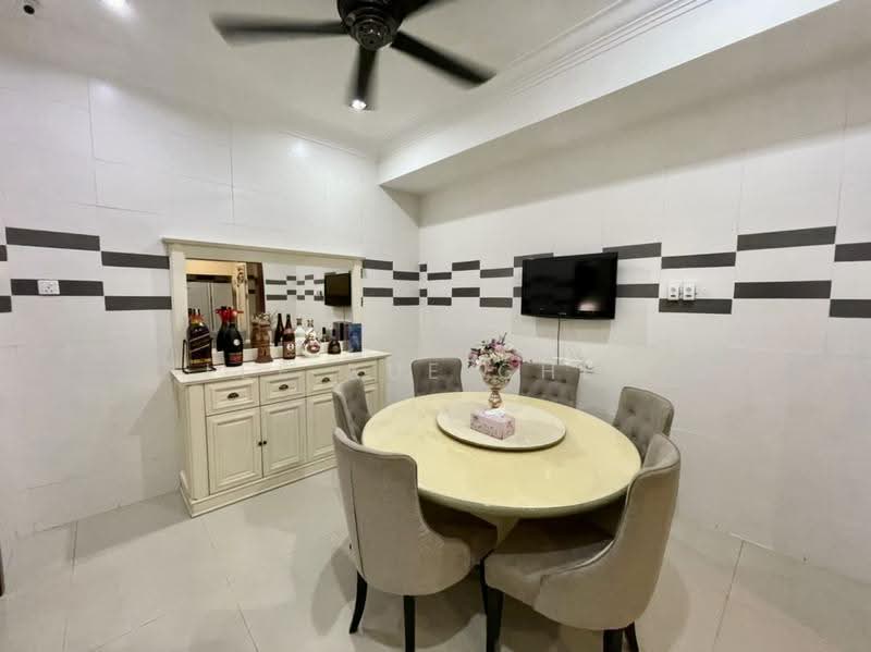 Bungalow House for Rent in Bayan Lepas (Penang) - Lee Xue Chen - Dining Room - PropertyGuru.com.my