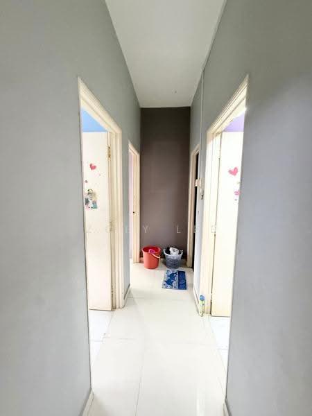 Pangsapuri untuk Dijual di Mutiara Apartment - Zoey Lee - Corridor - PropertyGuru.com.my