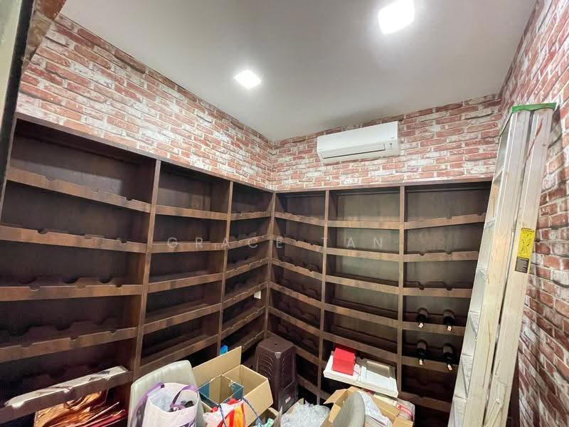Bungalow House for Sale in Bandar Putra Permai (Seri Kembangan) - Grace Tan - PropertyGuru.com.my