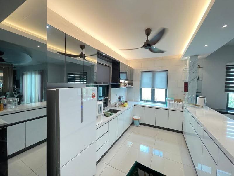 Bungalow House for Sale in Bandar Putra Permai (Seri Kembangan) - Grace Tan - PropertyGuru.com.my