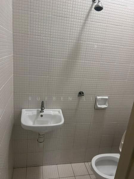 Kediaman Servis untuk Dijual di The Sky Executive Suites - Rueben Lim - Bathroom - PropertyGuru.com.my
