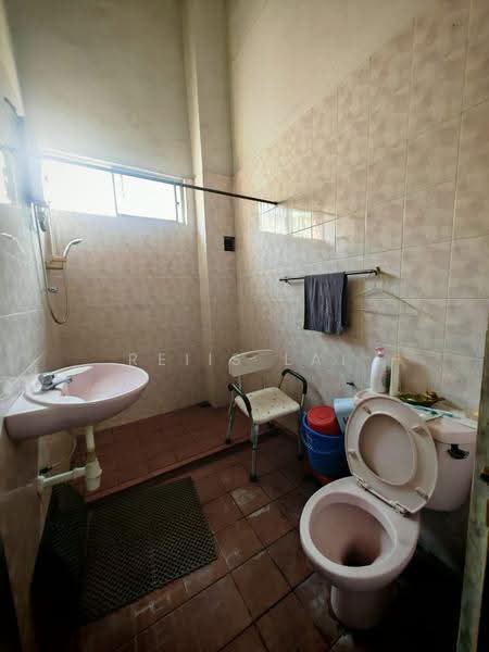 Rumah Teres 2-Tingkat untuk Dijual di Taman Desa (Kuala Lumpur) - Reiis Lai - Bathroom - PropertyGuru.com.my