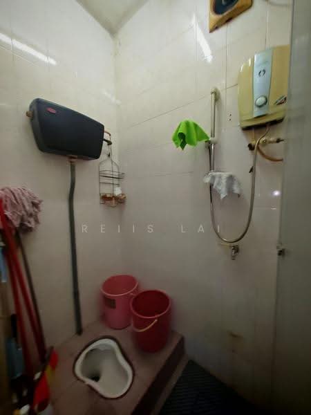 Rumah Teres 2-Tingkat untuk Dijual di Taman Desa (Kuala Lumpur) - Reiis Lai - Bathroom - PropertyGuru.com.my