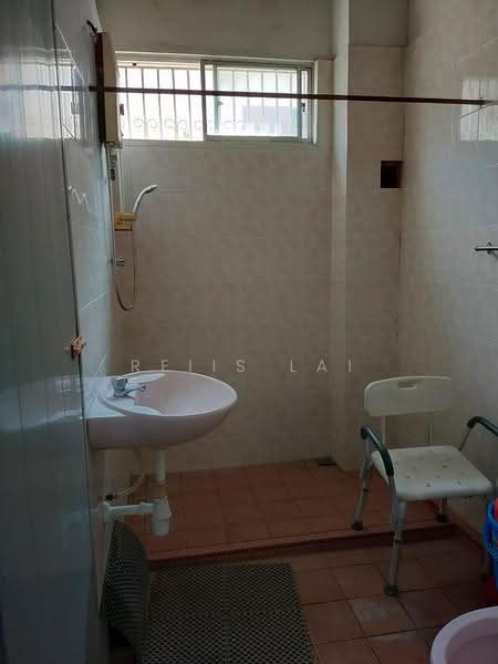 Rumah Teres 2-Tingkat untuk Dijual di Taman Desa (Kuala Lumpur) - Reiis Lai - Bathroom - PropertyGuru.com.my