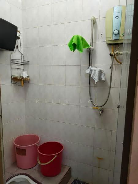 Rumah Teres 2-Tingkat untuk Dijual di Taman Desa (Kuala Lumpur) - Reiis Lai - Bathroom - PropertyGuru.com.my