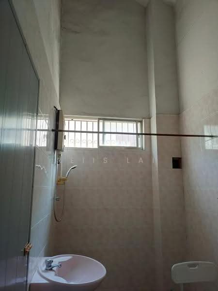 Rumah Teres 2-Tingkat untuk Dijual di Taman Desa (Kuala Lumpur) - Reiis Lai - Bathroom - PropertyGuru.com.my