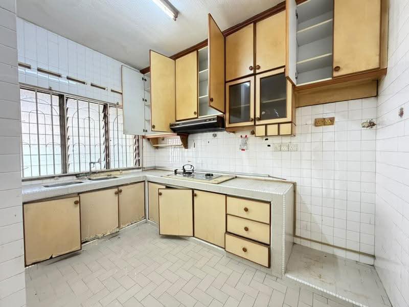 2-storey Terraced House for Sale in Taman Johor Jaya (Johor Bahru) - YC Fung - Kitchen - PropertyGuru.com.my