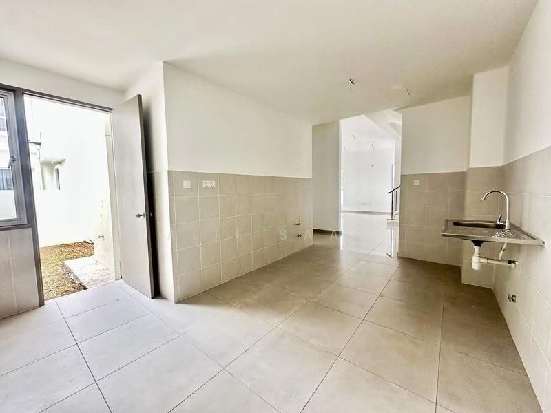 Cluster House for Sale in Alam Sari (Bangi) - Alif Saad - Kitchen - PropertyGuru.com.my