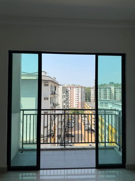 Kediaman Servis untuk Dijual di V-Residensi 5 - Kin CK - Balcony - PropertyGuru.com.my