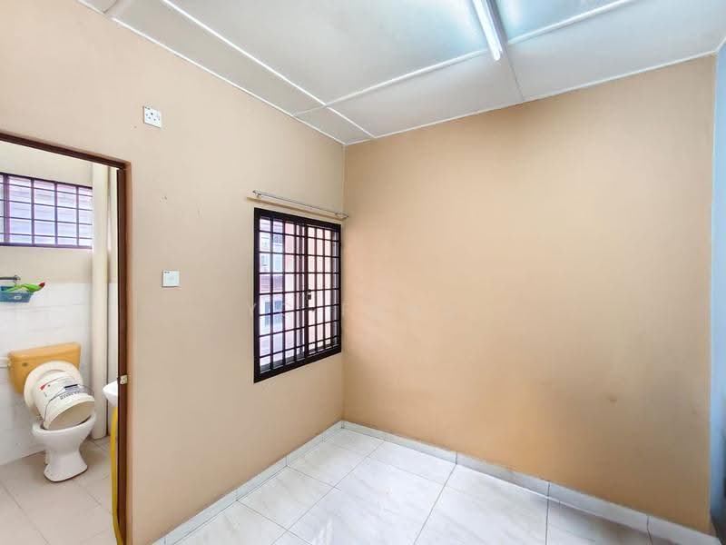 2-storey Terraced House for Sale in Taman Universiti (Skudai) - YC Fung - Bathroom - PropertyGuru.com.my