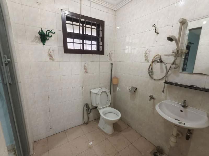 Rumah Berkembar untuk Dijual di Taman Skudai Baru (Skudai) - YC Fung - Bathroom - PropertyGuru.com.my