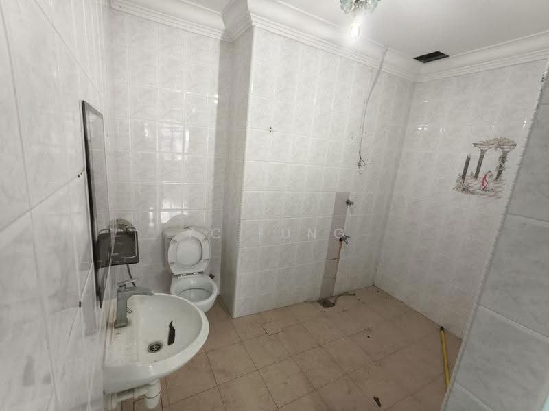 Rumah Berkembar untuk Dijual di Taman Skudai Baru (Skudai) - YC Fung - Bathroom - PropertyGuru.com.my