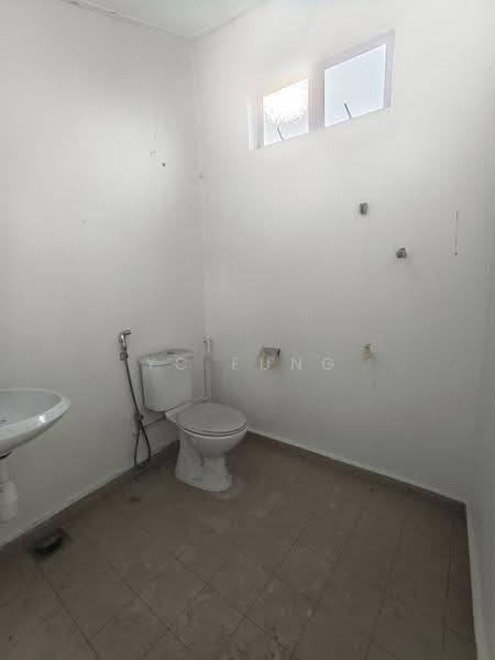 Rumah Berkembar untuk Dijual di Taman Skudai Baru (Skudai) - YC Fung - Bathroom - PropertyGuru.com.my