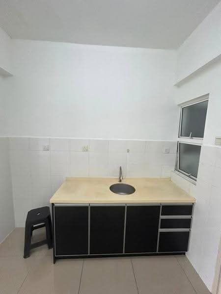 Kondominium untuk Disewa di The Zest @ Kinrara 9 - Vincent Chye - Kitchen - PropertyGuru.com.my
