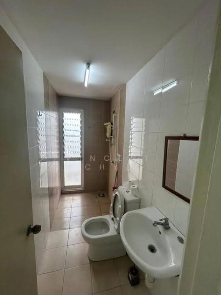 Kondominium untuk Disewa di The Zest @ Kinrara 9 - Vincent Chye - Bathroom - PropertyGuru.com.my
