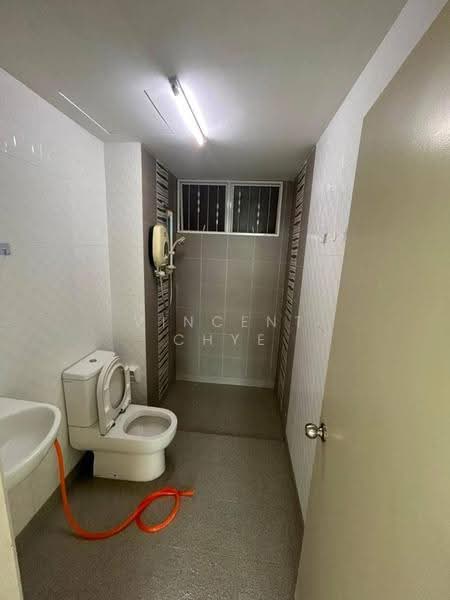 Kondominium untuk Disewa di The Zest @ Kinrara 9 - Vincent Chye - Bathroom - PropertyGuru.com.my
