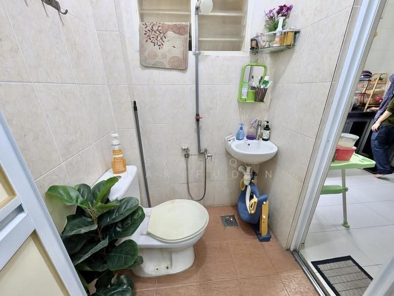 2-storey Terraced House for Sale in Usj 14 (Subang Jaya) - Syafiq Sharifudin - Bathroom - PropertyGuru.com.my