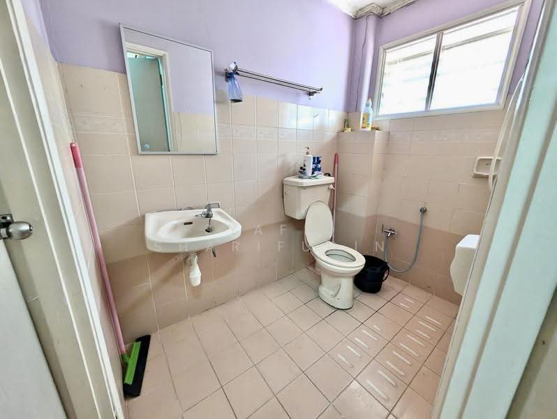 2-storey Terraced House for Sale in Usj 14 (Subang Jaya) - Syafiq Sharifudin - Bathroom - PropertyGuru.com.my