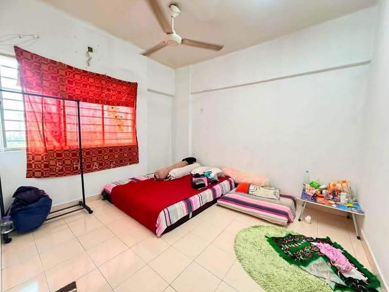 Pangsapuri untuk Dijual di Persanda 3 Apartment, Shah Alam - Shafika Shahidin - Bedroom - PropertyGuru.com.my
