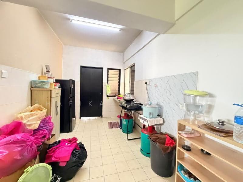 Pangsapuri untuk Dijual di Persanda 3 Apartment, Shah Alam - Shafika Shahidin - Kitchen - PropertyGuru.com.my