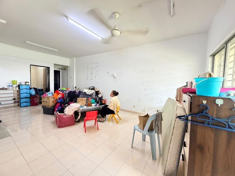 Pangsapuri untuk Dijual di Persanda 3 Apartment, Shah Alam - Shafika Shahidin - Living Room - PropertyGuru.com.my