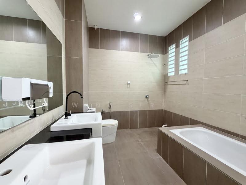 Rumah Berkembar untuk Dijual di Kampung Perlis (Bayan Lepas) - Weng Sern - Bathroom - PropertyGuru.com.my