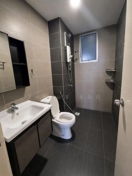 Kediaman Servis untuk Dijual di Maxim Residences - Julius Soo - Bathroom - PropertyGuru.com.my
