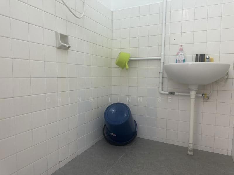 1.5-storey Terraced House for Sale in Kampung lapan (Melaka) - Ching Linn Sei - Bathroom - PropertyGuru.com.my