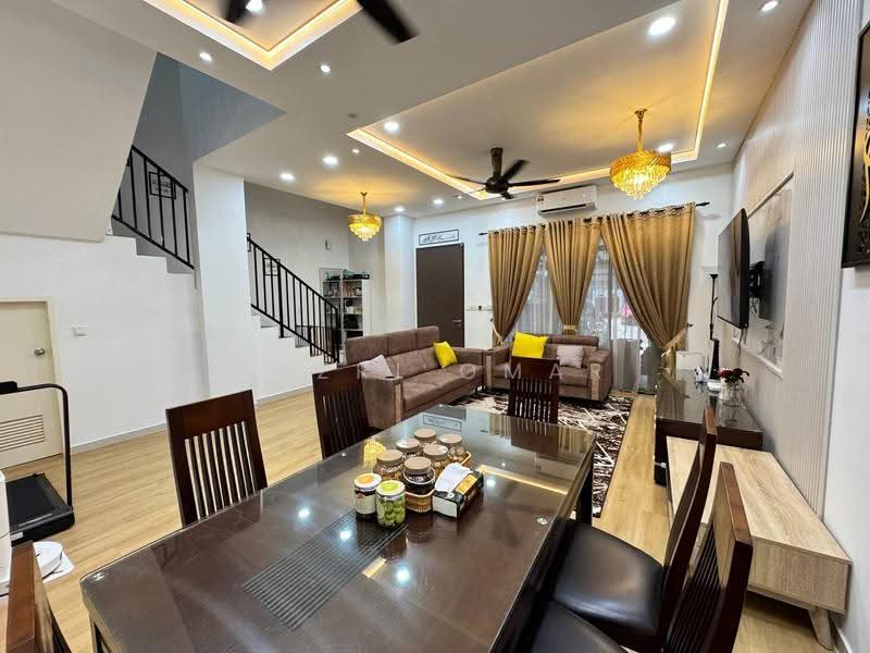 2-storey Terraced House for Sale in Puncak Alam (Selangor) - Fazri Omar - Living Room - PropertyGuru.com.my