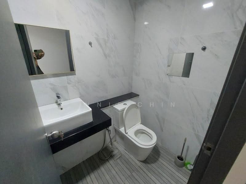 Kediaman Servis untuk Disewa di Emporis - Fannie Chin - Bathroom - PropertyGuru.com.my