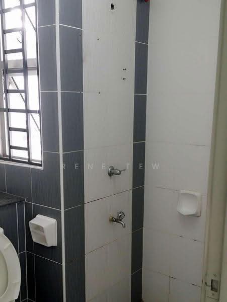 Rumah Teres 2-Tingkat untuk Dijual di Taman Mutiara Rini (Skudai) - Rene Tew - Bathroom - PropertyGuru.com.my