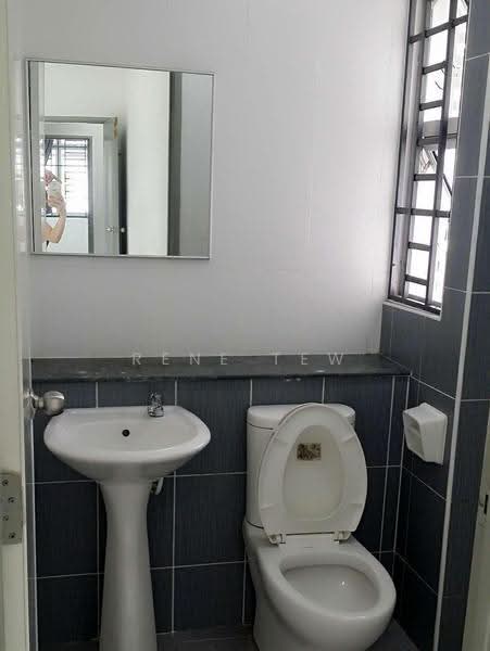 Rumah Teres 2-Tingkat untuk Dijual di Taman Mutiara Rini (Skudai) - Rene Tew - Bathroom - PropertyGuru.com.my