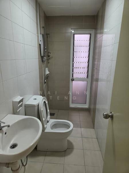 Kondominium untuk Disewa di The Zest @ Kinrara 9 - Wai Ann Teng - Bathroom - PropertyGuru.com.my