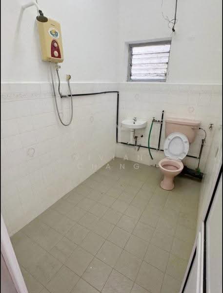 Semi-Detached House for Rent in Jelutong (Penang) - Vivian Chang - Bathroom - PropertyGuru.com.my